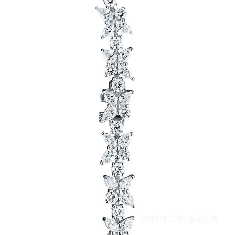 Tiffany Victoria™ 系列铂金镶钻花簇手链。