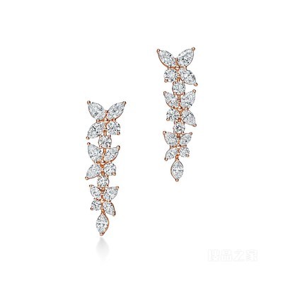 Tiffany Victoria™ 系列 18K 玫瑰金镶钻花簇耳坠。
