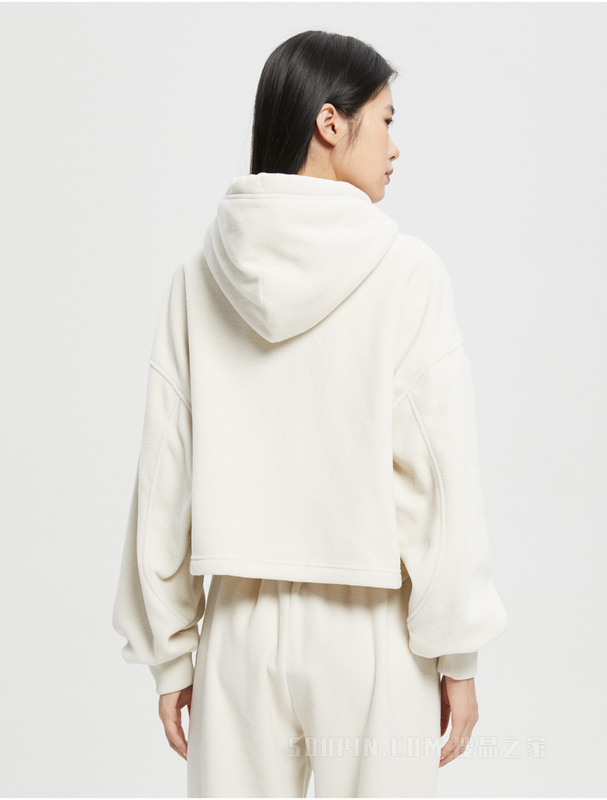 Calvin Klein 22早秋新款女时尚短款交叠刺绣舒适抓绒连帽套头卫衣J219762