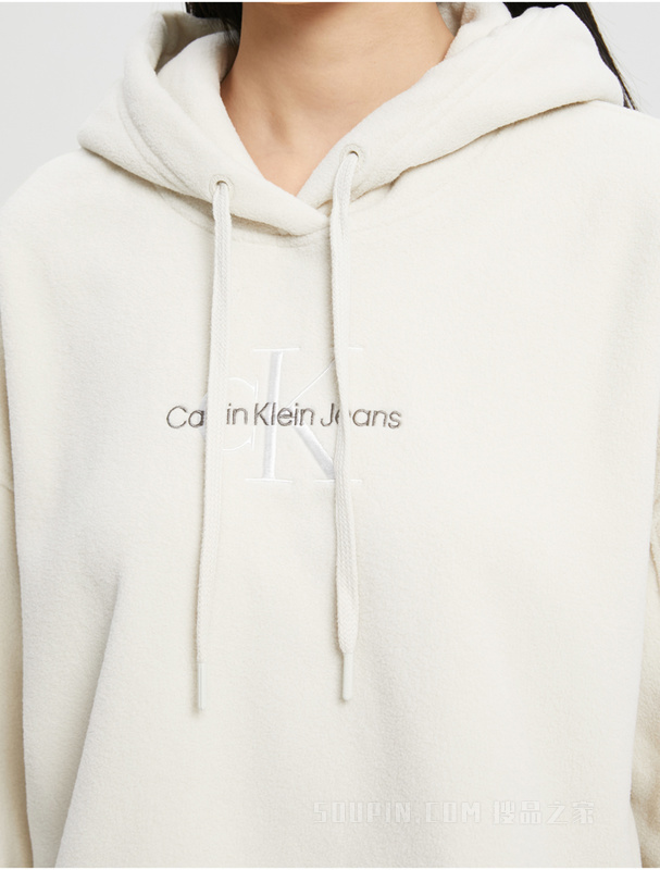 Calvin Klein 22早秋新款女时尚短款交叠刺绣舒适抓绒连帽套头卫衣J219762