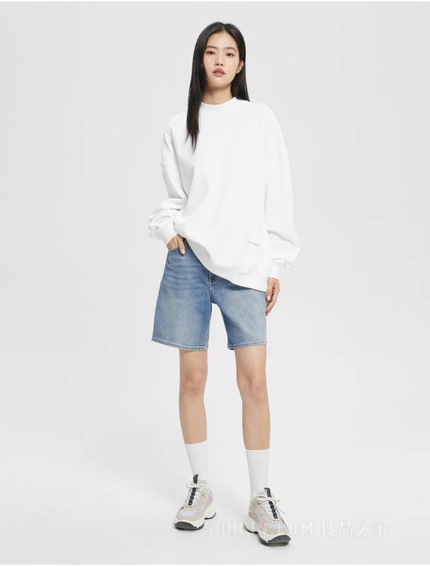 Calvin Klein 22早秋新款女士时尚醒目标语印花圆领宽松套头卫衣J219770