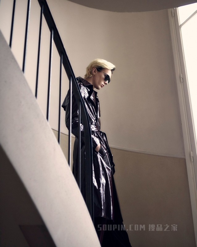 漆面效果风衣