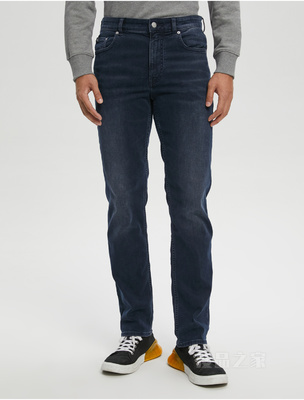 Calvin Klein 22早秋新款男士休闲合体版蓝黑水洗高弹力牛仔裤J322289