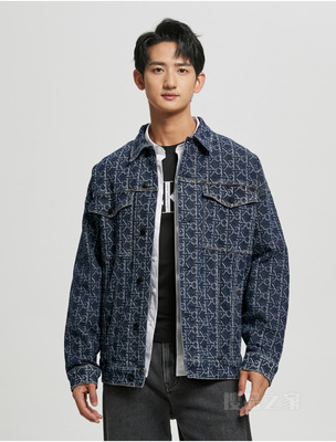 Calvin Klein 22早秋新款男时尚数码LOGO印花满印翻领夹棉牛仔外套J322251