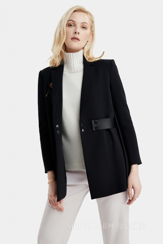 单侧皮带装饰造型西装