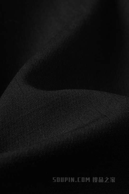 单侧皮带装饰造型西装