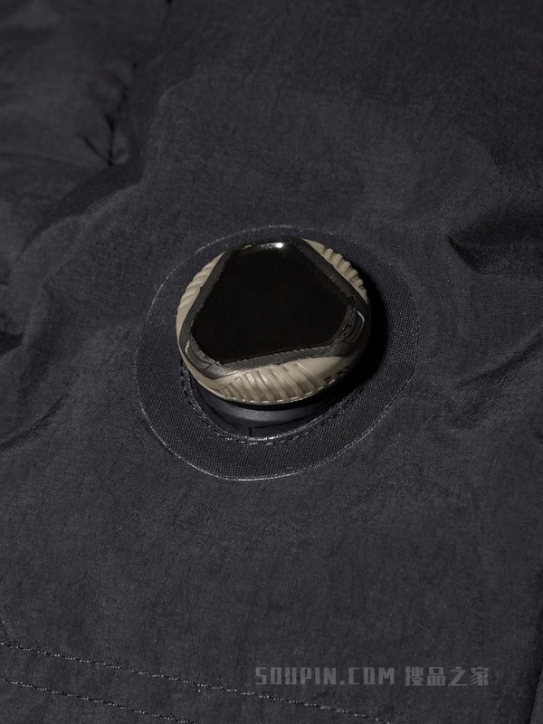 尼龙羽绒填充叠层连帽短夹克