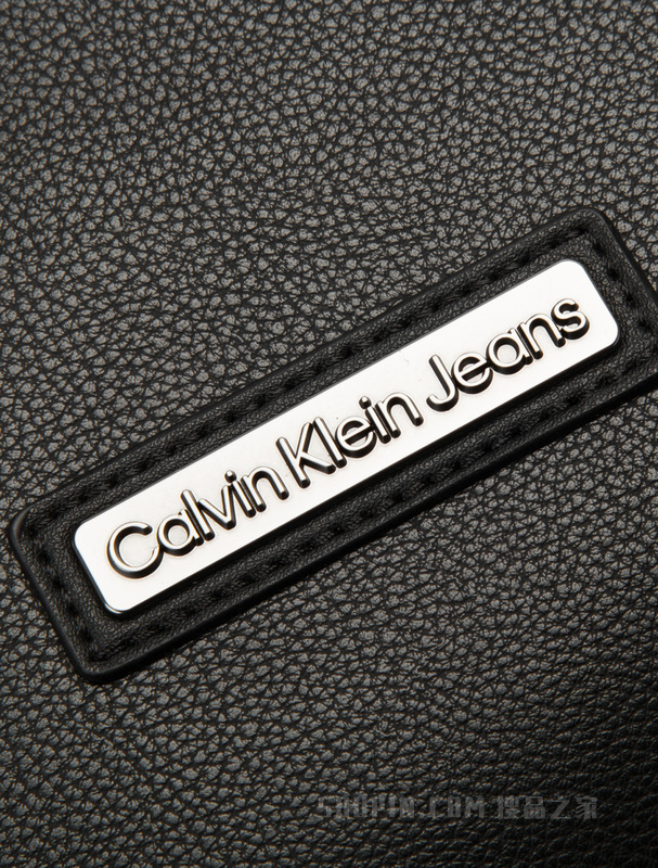 Calvin Klein 22秋冬新款男士LOGO标牌多口袋方形双肩包HH3544