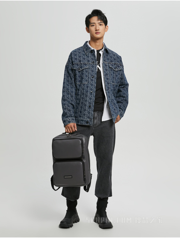 Calvin Klein 22秋冬新款男士LOGO标牌多口袋方形双肩包HH3544