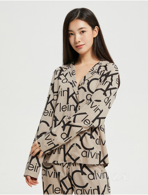 Calvin Klein 22早秋女士时尚LOGO满印丝滑透气翻领家居长袖睡衣QS6848