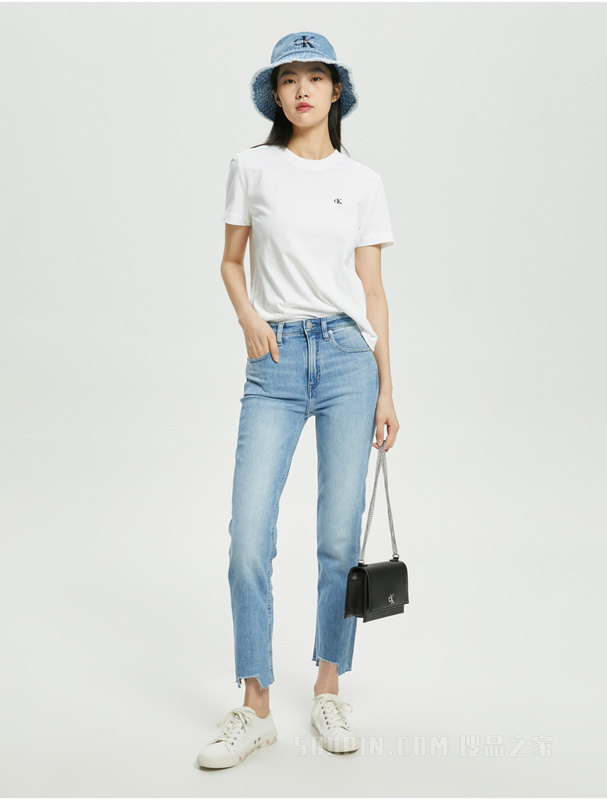 Calvin Klein 22春夏新款女士年轻休闲纯棉修身刺绣透气短袖T恤40WH105