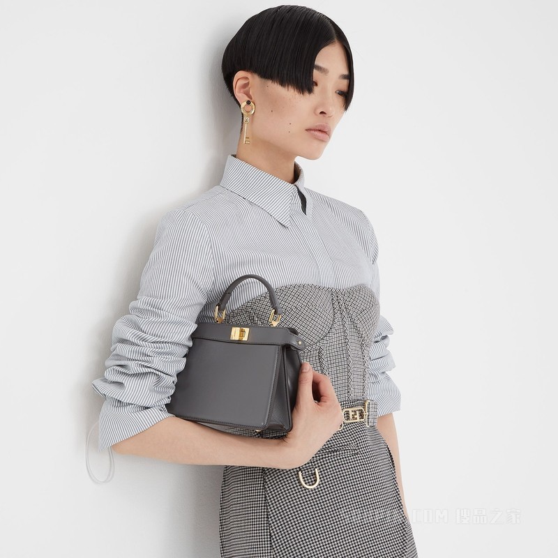 Peekaboo ISeeU Petite 深灰色带夹层纳帕皮革手袋