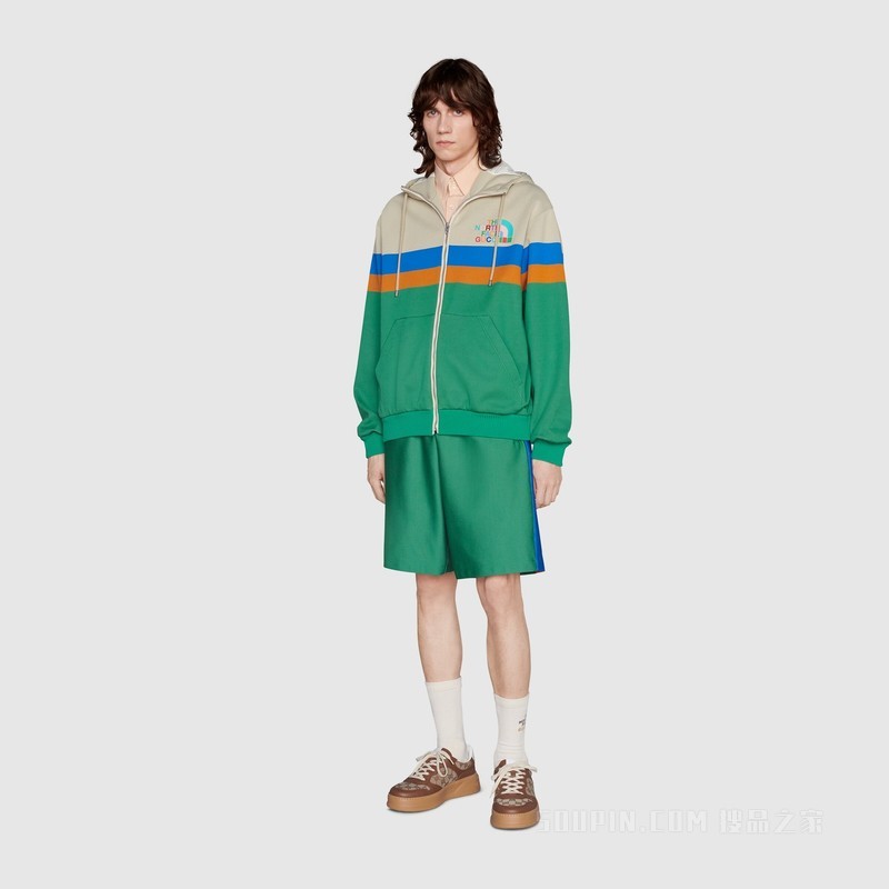 The North Face x Gucci联名系列兜帽夹克 象牙白色和绿色