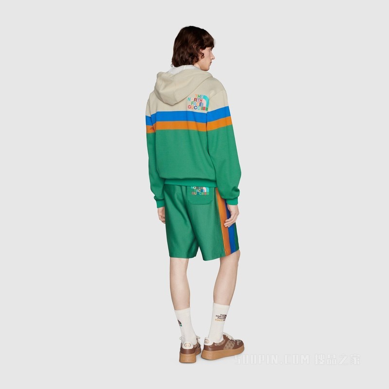 The North Face x Gucci联名系列兜帽夹克 象牙白色和绿色