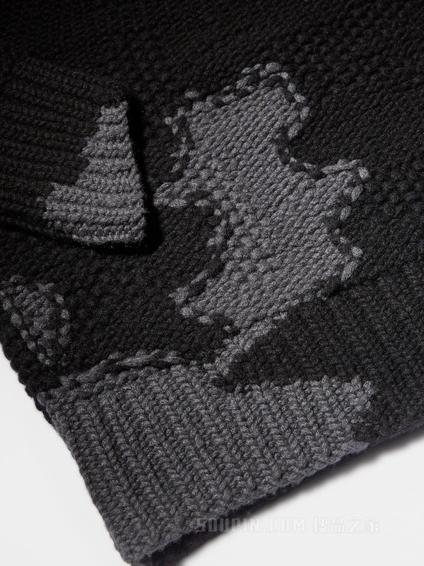 黑色配灰色 Oasi Cashmere 高领毛衣