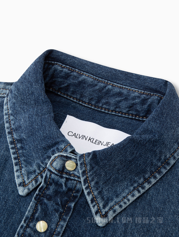 Calvin Klein 22秋冬新款男士时尚纯棉LOGO织标翻领牛仔衬衫ZM02056