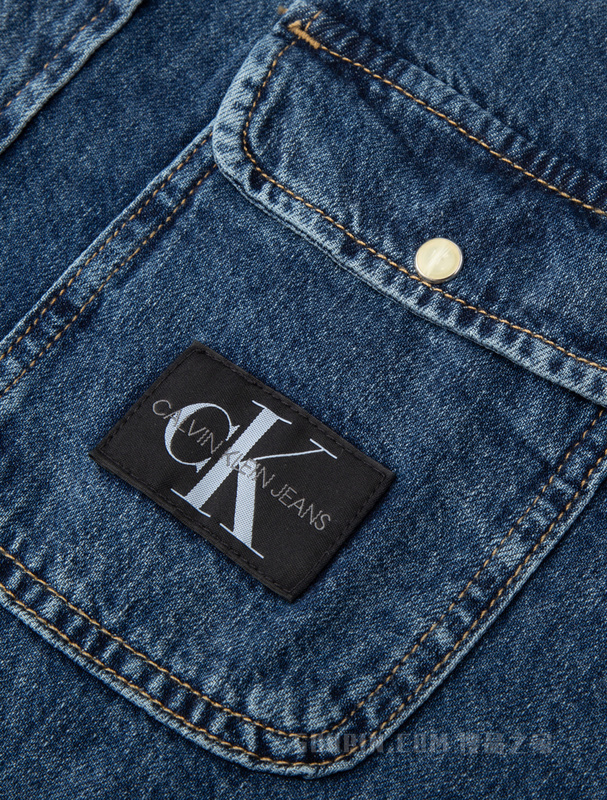 Calvin Klein 22秋冬新款男士时尚纯棉LOGO织标翻领牛仔衬衫ZM02056