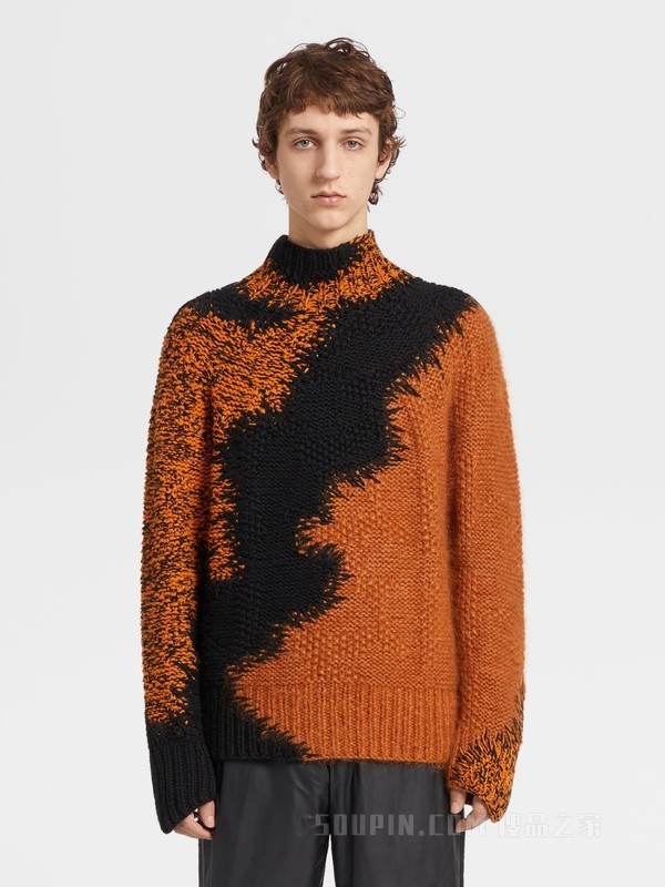 骆马红棕色配黑色山羊绒高领毛衣