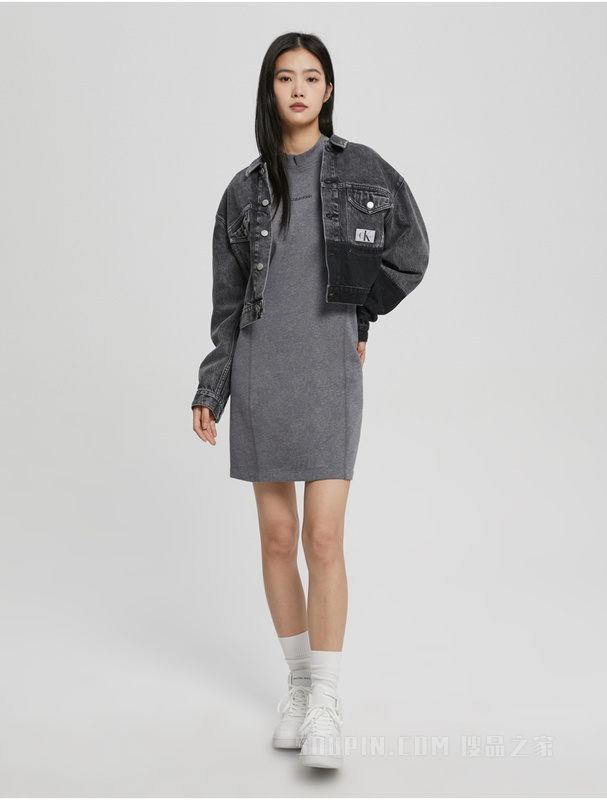 【简约系列】Calvin Klein 22秋冬女士时尚刺绣纯棉圆领卫衣裙40WH145