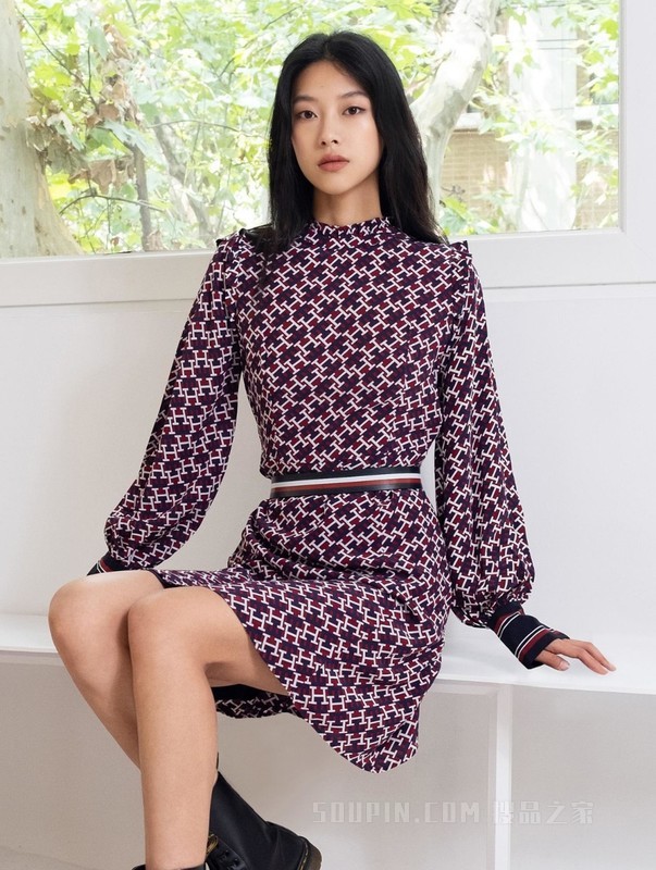 魔力方22新款秋季女装时尚字母满印灯笼袖立肩长袖连衣裙38167
