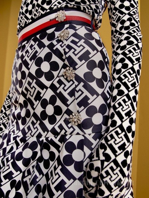 22新款秋女装高腰钻扣满印半身百褶裙36979