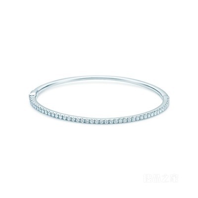 Tiffany Metro 系列 18K 白金镶钻铰链大号手镯。