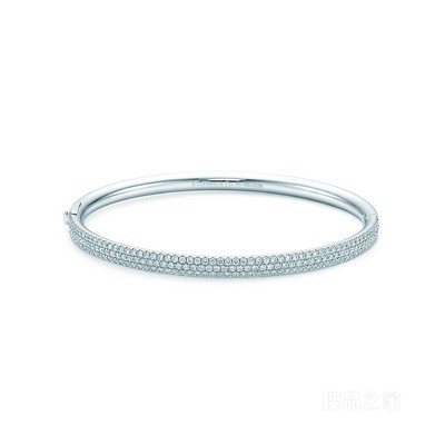 Tiffany Metro 系列 18K 白金镶钻三行铰链手镯，大号。