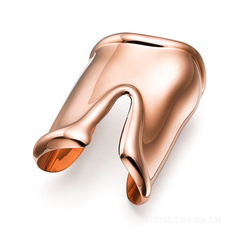 Elsa Peretti® 系列 18K 玫瑰金大号开口手镯，宽 95 毫米。