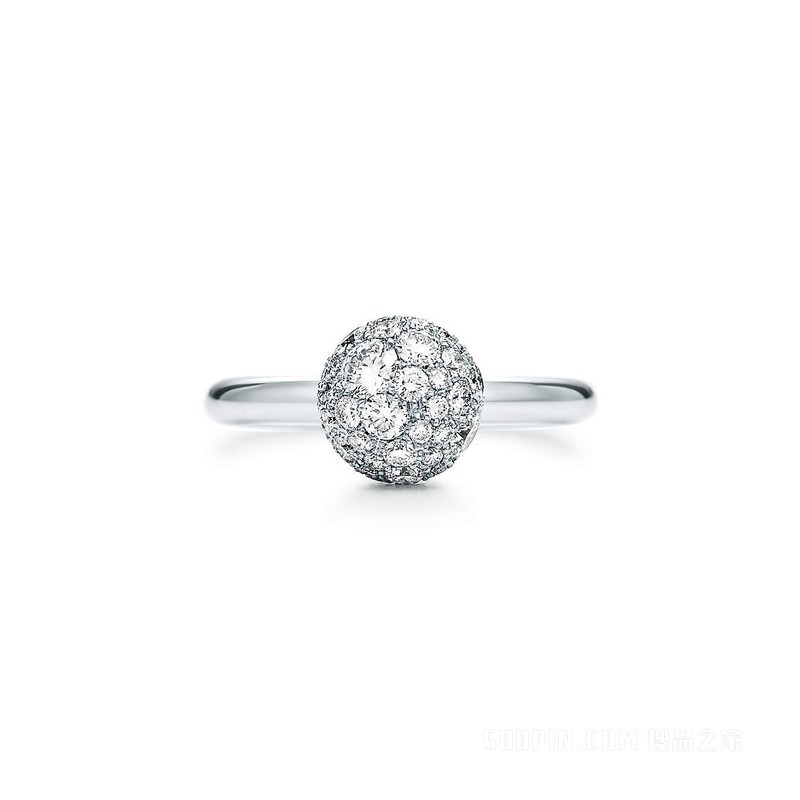 Tiffany HardWear 系列 18K 白金镶钻球形戒指。