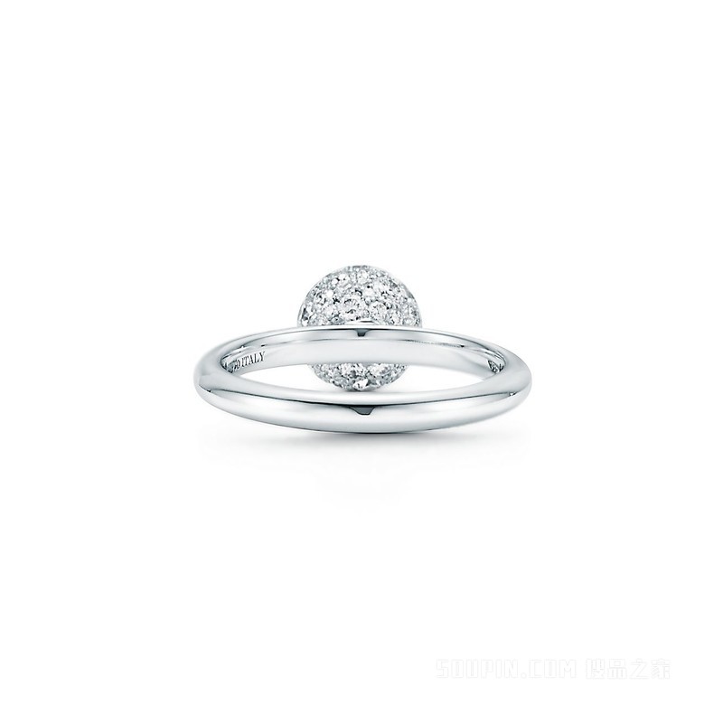 Tiffany HardWear 系列 18K 白金镶钻球形戒指。