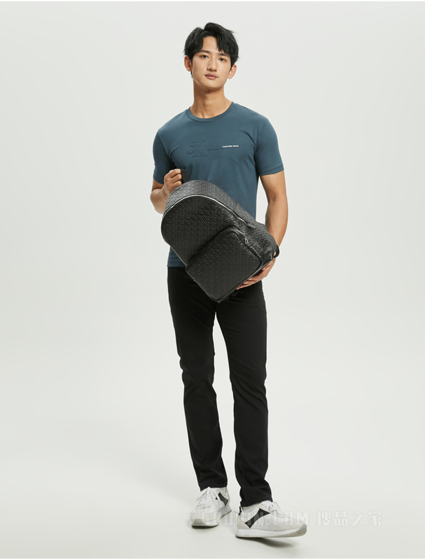 Calvin Klein 22早秋新款男士休闲纯棉轻薄吸汗简约LOGO修身短袖T恤J321533