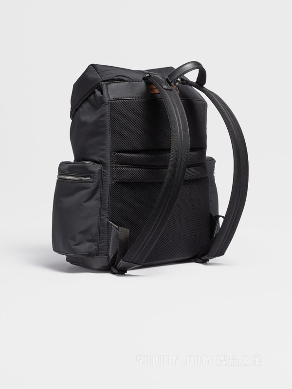 黑色 PELLE TESSUTA™ 配高科技面料双肩背包