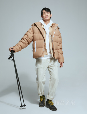 Calvin Klein 22秋冬新款男士简约LOGO织带三防连帽保暖羽绒服J323735