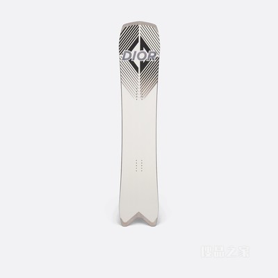 DIOR AND AK SKI 单板滑雪板 米白色饰以 CD Diamond Dior 标志, 151 厘米