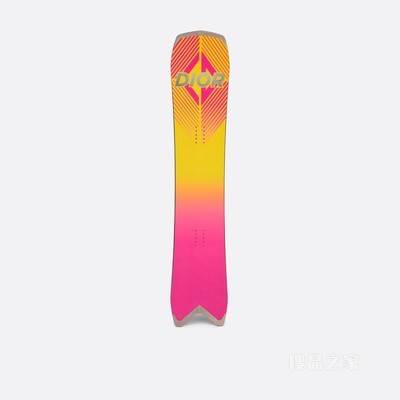 DIOR AND AK SKI 单板滑雪板 粉色和黄色 CD Diamond Dior 标志, 151 厘米