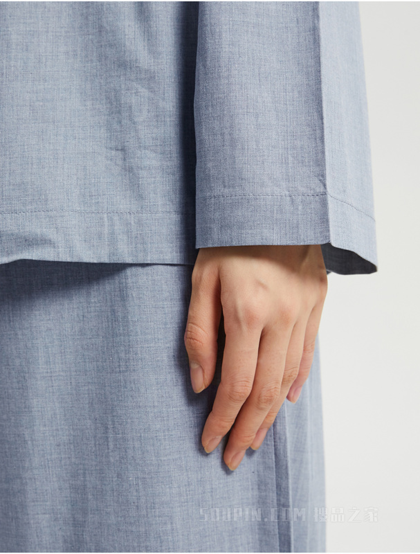 Calvin Klein 22秋冬新款女士时尚LOGO布标透气翻领宽松长袖睡衣QS6891