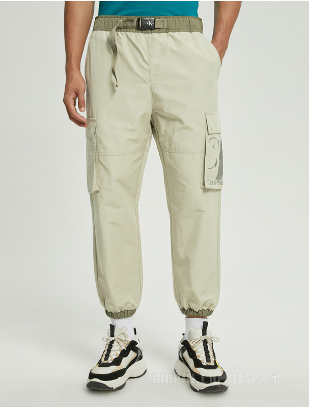 Calvin Klein 22秋冬男士工装风LOGO插扣腰带印花束脚休闲裤J321519