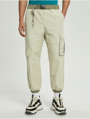 Calvin Klein 22秋冬男士工装风LOGO插扣腰带印花束脚休闲裤J321519