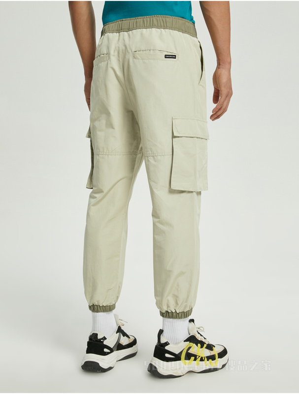 Calvin Klein 22秋冬男士工装风LOGO插扣腰带印花束脚休闲裤J321519