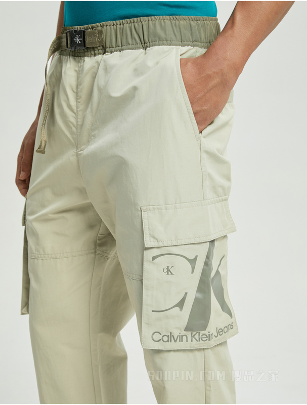 Calvin Klein 22秋冬男士工装风LOGO插扣腰带印花束脚休闲裤J321519