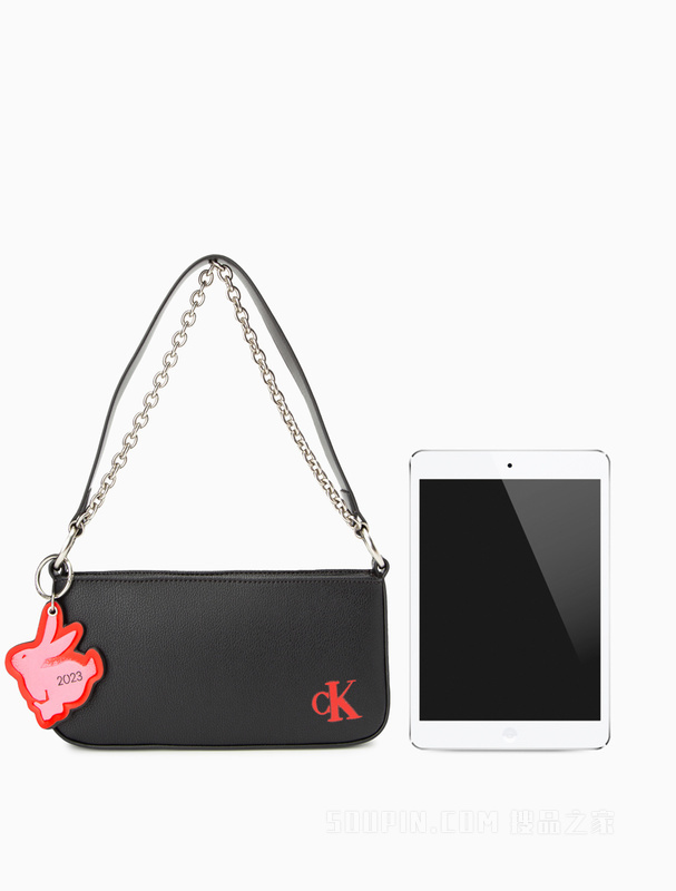 【兔年限定】Calvin Klein 23早春字母印花兔子挂件单肩腋下包礼物DH3294