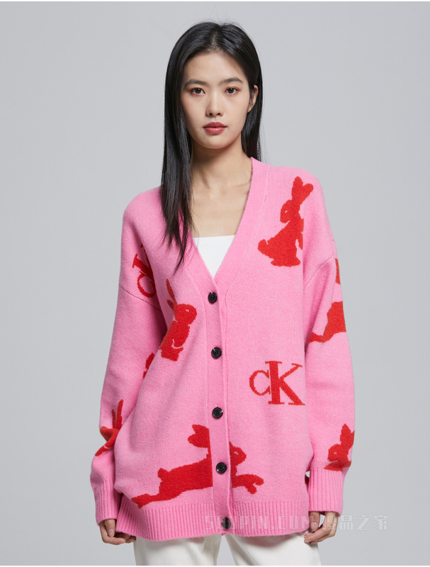 【兔年限定】Calvin Klein 23春季女士兔子提花纽扣V领开衫毛衣J220957