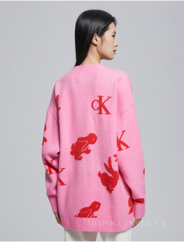【兔年限定】Calvin Klein 23春季女士兔子提花纽扣V领开衫毛衣J220957