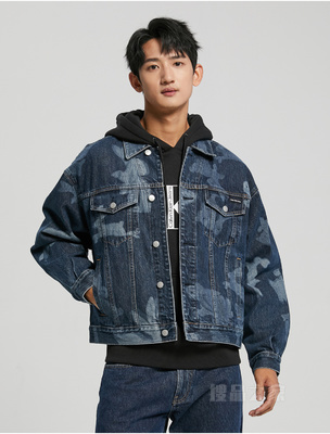 【兔年限定】Calvin Klein 23春男女情侣中性纯棉满印牛仔外套J400235
