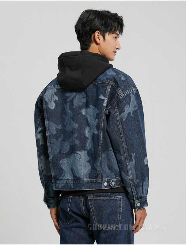 【兔年限定】Calvin Klein 23春男女情侣中性纯棉满印牛仔外套J400235