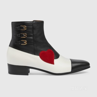 Gucci HA HA HA特别系列饰搭扣短靴 黑色和米白色