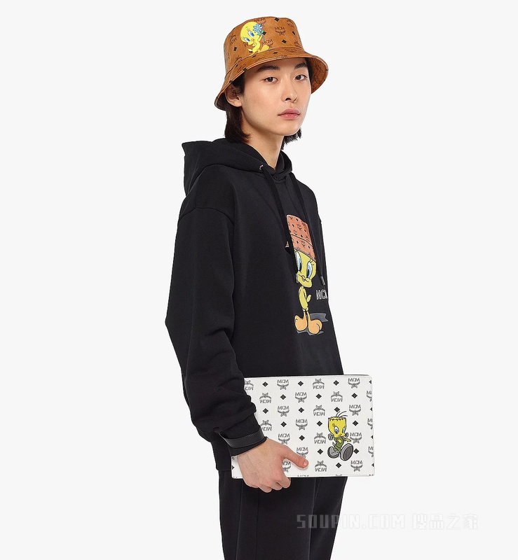 Medium Looney Tunes x MCM 联名款 Tweety Visetos拉链手拿腕包