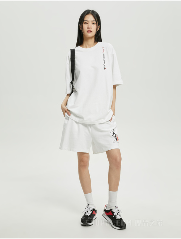【情侣系列】Calvin Klein 22早秋新款男女情侣中性透气纯棉短裤J400173