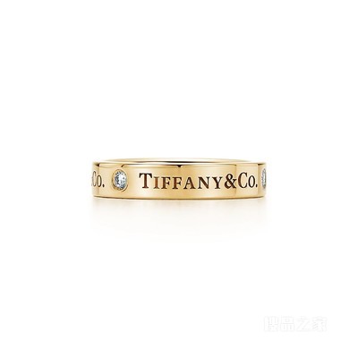 Tiffany & Co.® 系列 18K 黄金镶钻戒指，4 毫米。