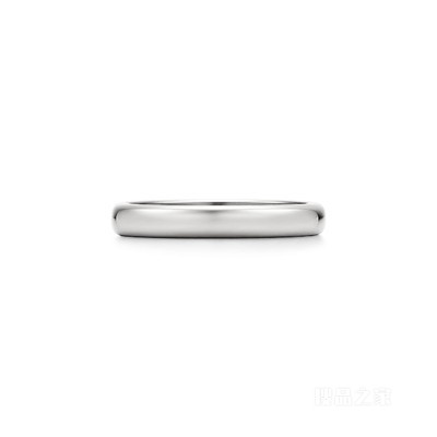 Tiffany Classic™ 系列铂金婚戒，3 毫米宽。
